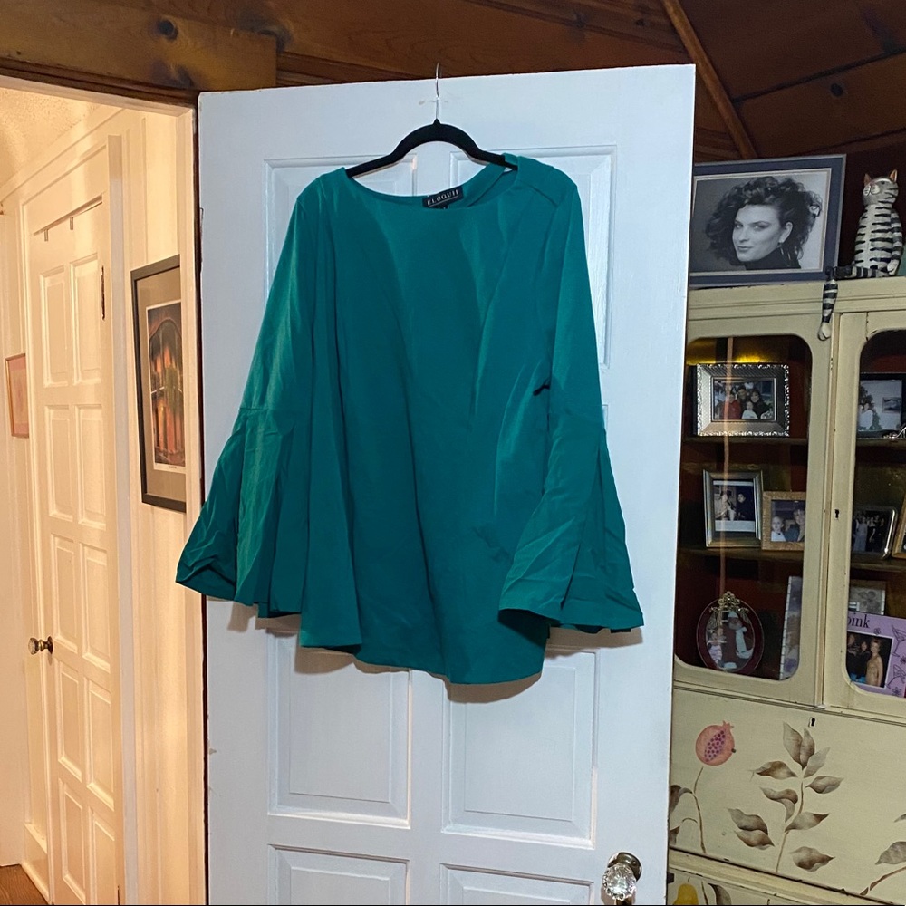 Gorgeous Eloquii Flared sleeve top
